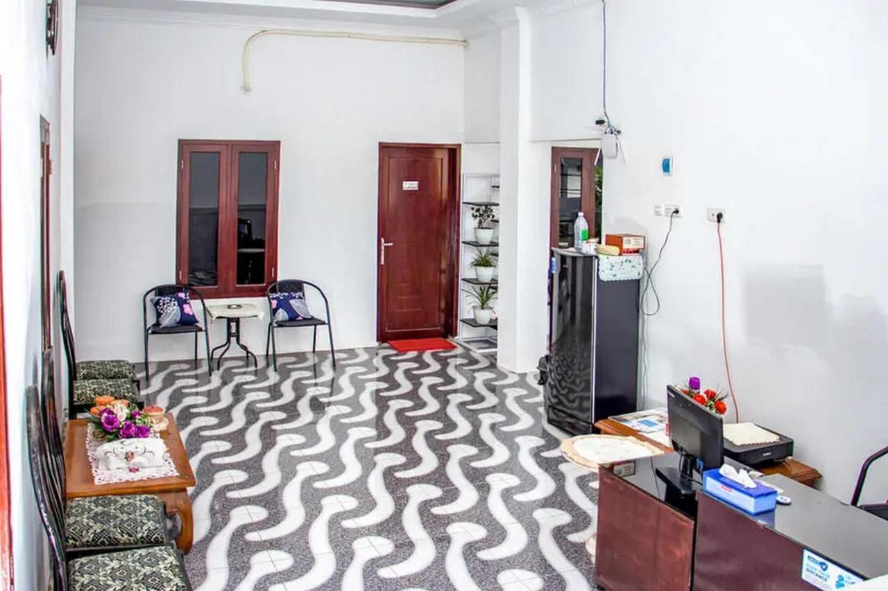 Samar Wulu Guest House Syariah Mitra Reddoorz Near Ketapang Ketapang  Eksteriør billede