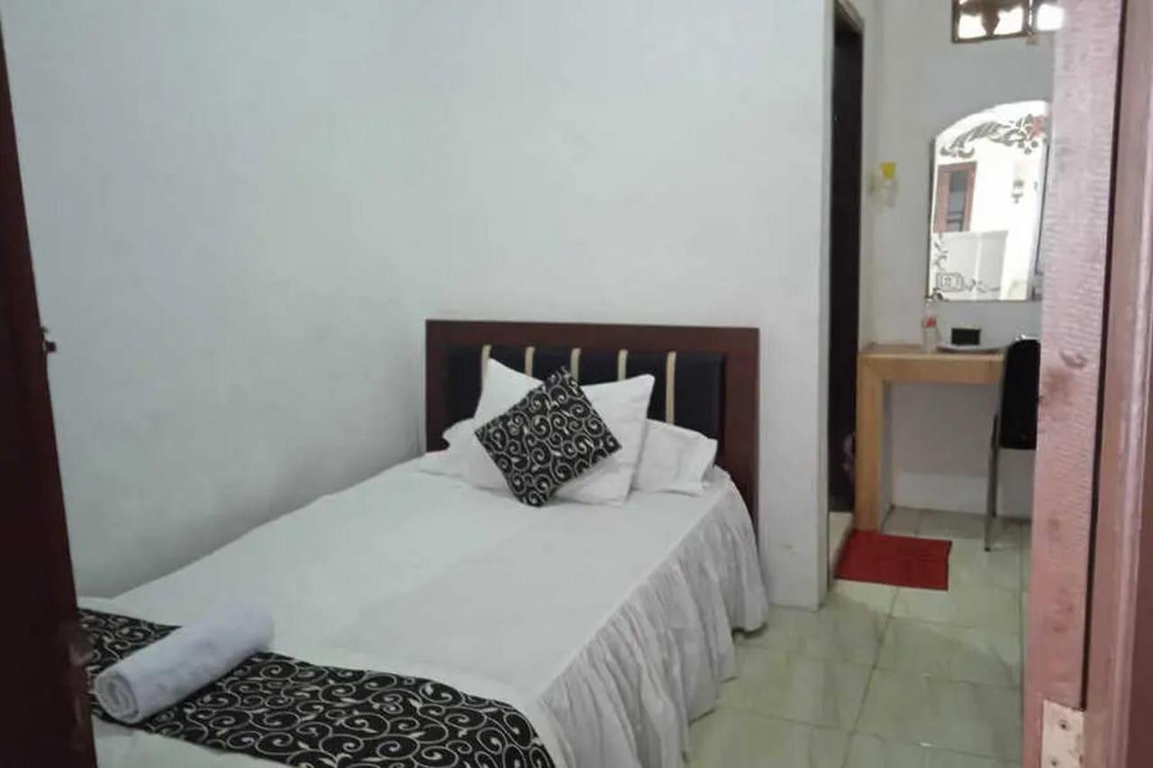 Samar Wulu Guest House Syariah Mitra Reddoorz Near Ketapang Ketapang  Eksteriør billede